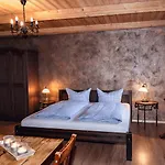 Zum Matthiasl Hotel