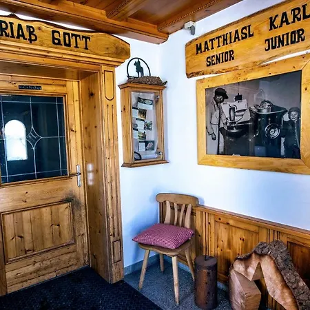 Zum Matthiasl Hotel *